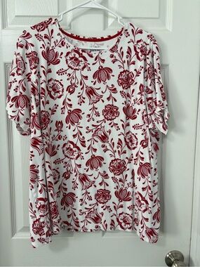 Classic Floral Short Sleeve Top - White & Red